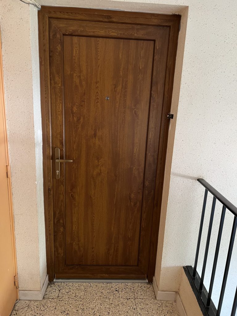 Porte d'entrée finition chêne doré